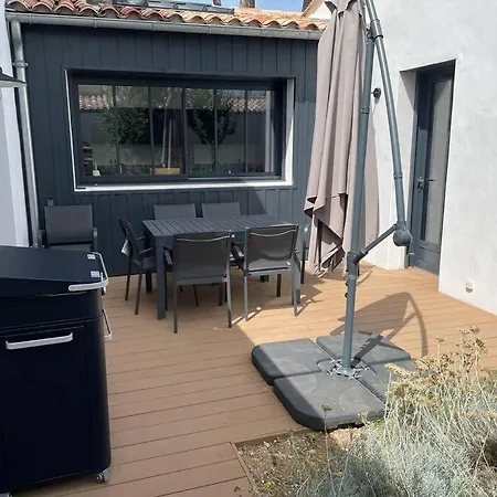 - Proche Plages/commerces Villa