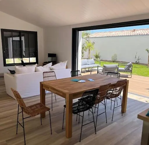 - Proche Plages/commerces Le Bois-Plage-en-Ré