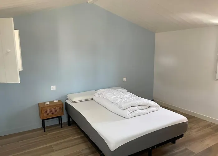 - Proche Plages/commerces