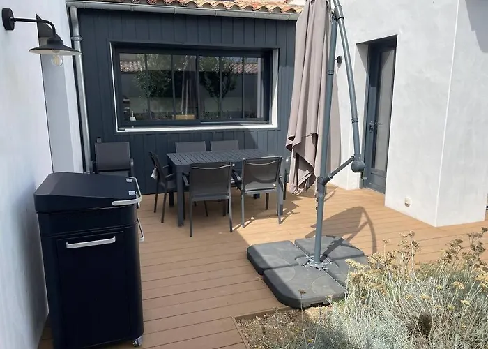 - Proche Plages/commerces Villa